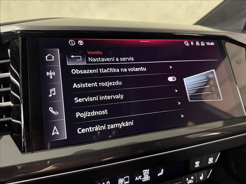 Audi Q4 e-tron 35 S-Line LED HUD Kamera - fotka 33 z 45