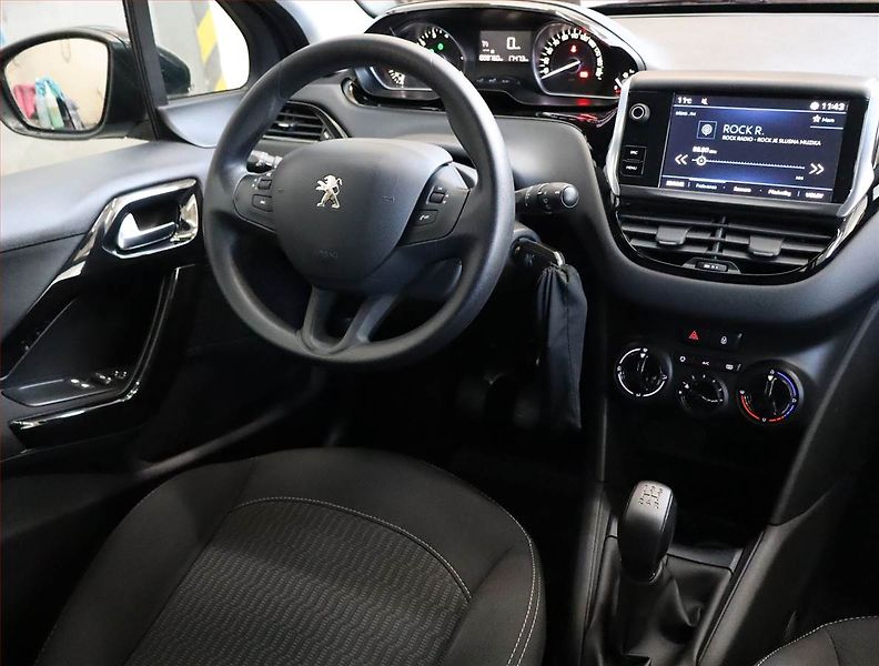 Peugeot 208 (2018) 1.2 PureTech, ČR,1.maj - fotka 7 z 17