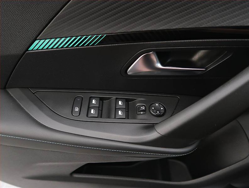 Peugeot 2008 (2022) Allure 1.2 PureTech, Automat - fotka 25 z 25