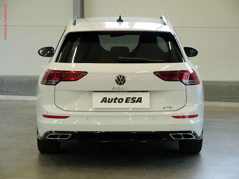 Volkswagen Golf (2021) 1.5TSI, 2.maj,ČR, R-Line - fotka 5 z 21