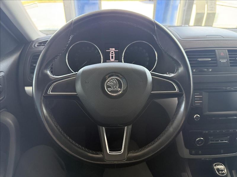 Škoda Yeti 2,0   TDI,4x4,PŮVOD ČR,2.MAJIT - fotka 14 z 23