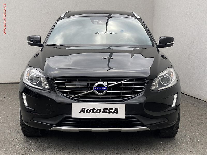 Volvo XC60 (2017) 2.0D, Summum, bixen, kůže - fotka 2 z 19
