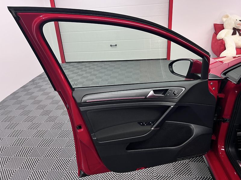 Volkswagen Golf GTI Performance 180 kW - fotka 11 z 50