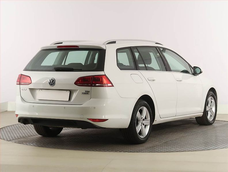 Volkswagen Golf (2015) 1.6 TDI, Automat, Serv.kniha - fotka 5 z 22