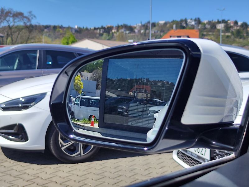Mercedes-Benz Třídy E E220d/143kW 4MATIC All-Terrain - fotka 16 z 37