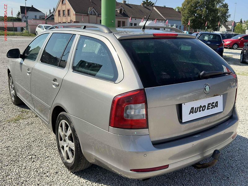 Škoda Octavia (2010) 1.6TDi, DSG - fotka 6 z 17