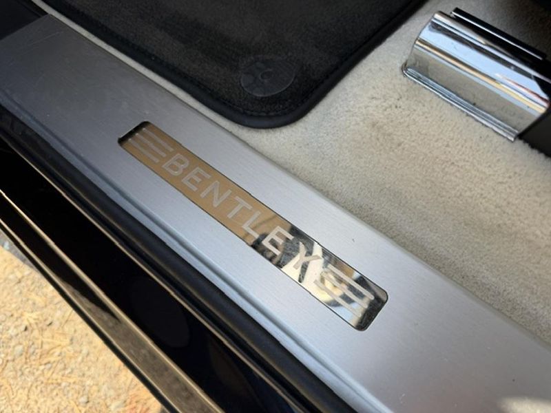 Bentley Bentayga 6,0 V12 4WD,head-up, TOP STAV - fotka 15 z 49