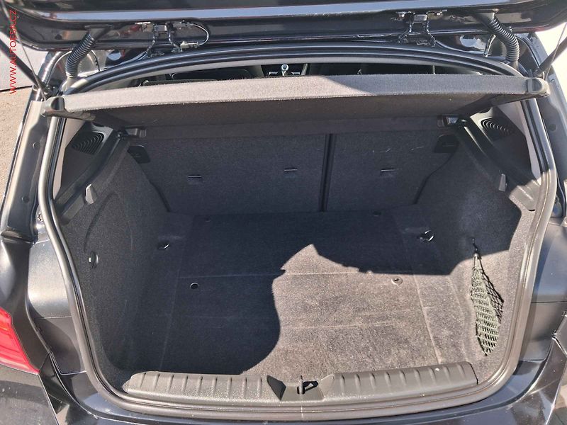 BMW Řada 1 (2017) 2.0i 120i, navi - fotka 7 z 21