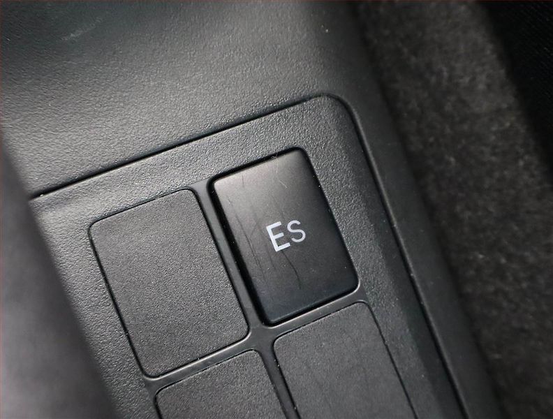 Toyota Yaris (2007) 1.3 VVT-i, Automat - fotka 19 z 19
