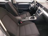 Volkswagen Passat (2017) 2.0 TDI, Automat, Tempomat - náhled 9