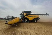 Nový kombajn CR11 firmy New Holland dokáže sklidit až sto tun obilí za hodinu