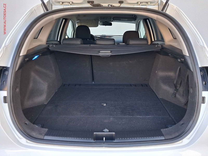 Kia Ceed (2017) 1.4 CVVT, ČR, LED, park.čidla - fotka 7 z 17