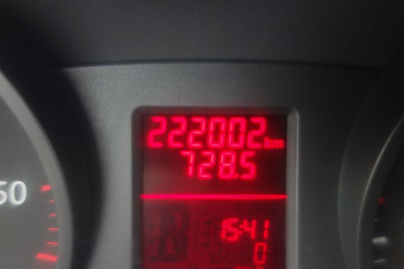 Volkswagen Crafter 2,5TDi 100 kW NAJ.220000km ! - fotka 25 z 27