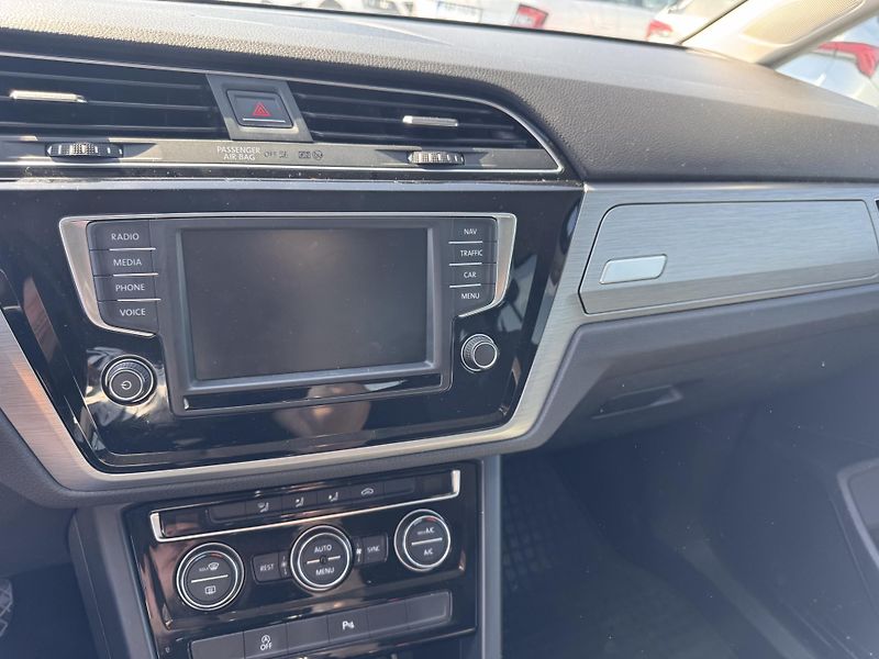 Volkswagen Touran 2.0 TDi, 110 kW, 97 tis km - fotka 11 z 18