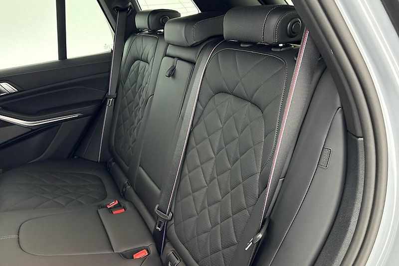 BMW X5 xDrive30d - fotka 9 z 26