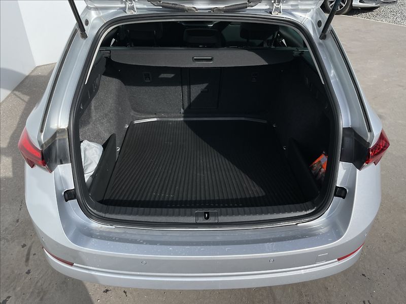 Škoda Octavia 2,0 TDI Combi Ambition Plus - fotka 23 z 23