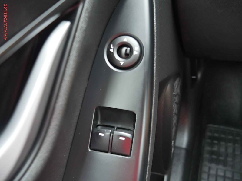 Hyundai ix20 (2017) 1.6 CVVT, ČR, servis.kniha - fotka 12 z 15