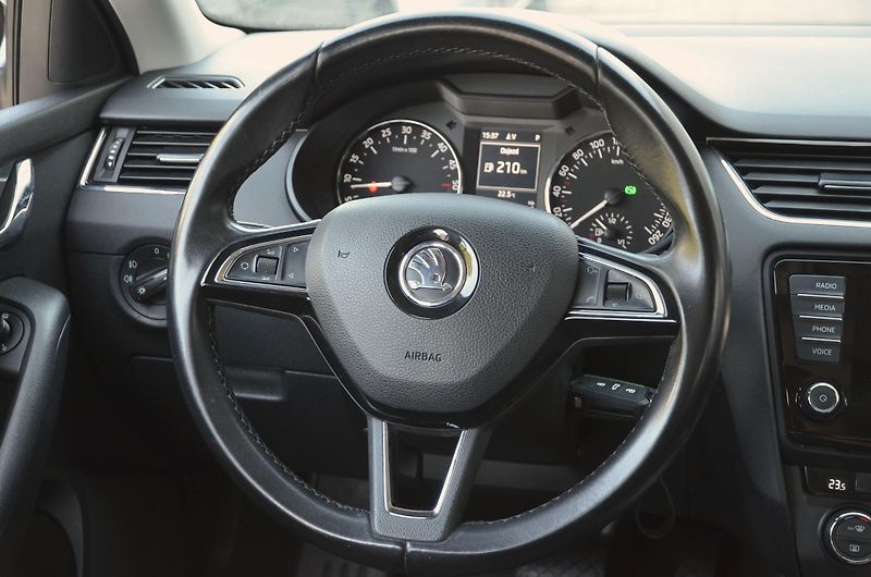 Škoda Octavia (2014) 2.0 TDi 110kW DSG AMB./ TAŽNÉ - fotka 18 z 33