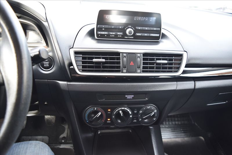 Mazda 3 1,5 74KW SKYAKTIV-G ALU KLIMA - fotka 33 z 38
