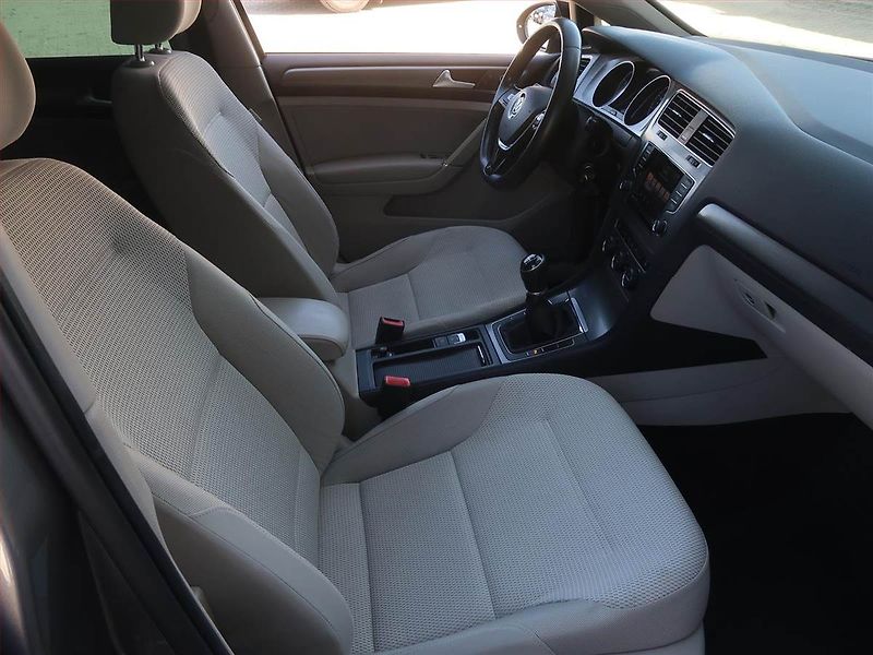 Volkswagen Golf (2013) 1.2 TSI, Serv.kniha, Xenony - fotka 9 z 17