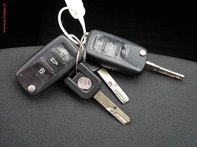 Škoda Octavia (2012) 1.4TSi, 1.maj,ČR, STK7/28 - fotka 15 z 15