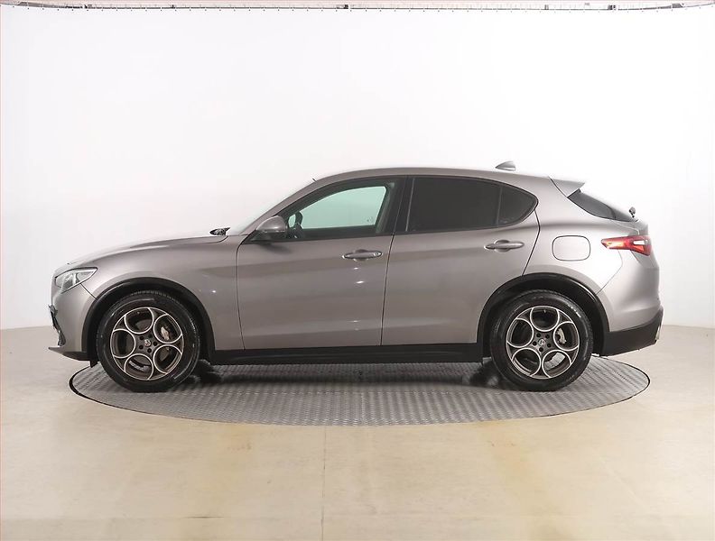 Alfa Romeo Stelvio (2018) 2.2 Diesel, Automat, Kůže - fotka 3 z 20