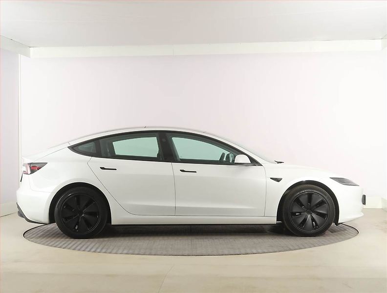 Tesla Model 3 (2023) Standard Range 60kWh, SoH 98% - fotka 6 z 32