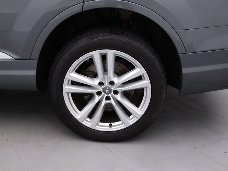 Audi Q7 3,0 TDI 200kW Quattro S-LINE - fotka 36 z 43