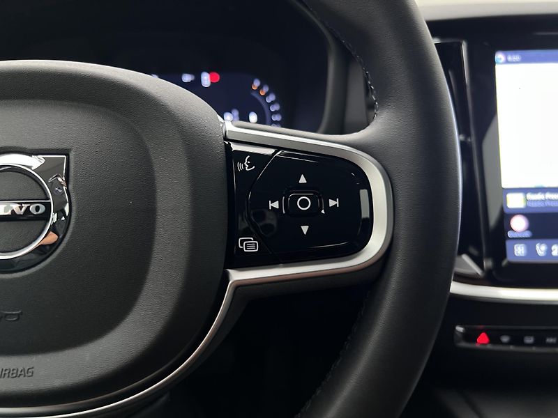 Volvo V60 B4 DARK PLUS 1. maj. - fotka 25 z 41