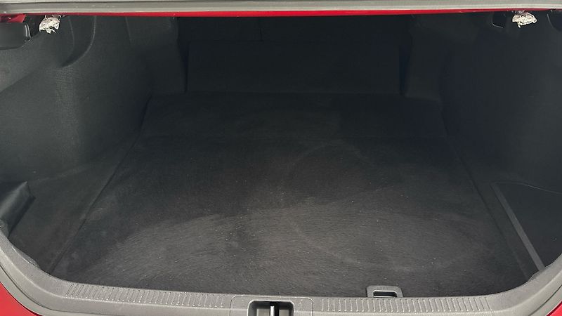Toyota Camry 2.5 Hybrid AUT Executive - fotka 17 z 28