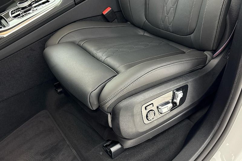 BMW X7 xDrive40d - fotka 7 z 29