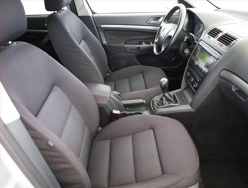 Škoda Octavia (2004) Elegance 1.9 TDI, Serv.kniha - fotka 7 z 14