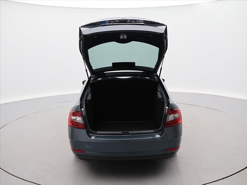 Škoda Octavia 1,8 TSI 132kW Style CZ - fotka 9 z 27