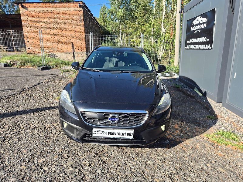 Volvo V40 1.6D 84kw CROSS COUNTRY, tažné - fotka 2 z 33