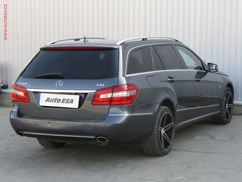 Mercedes-Benz Třídy E (2010) 3.0 CDi E 350 4Matic, ČR - fotka 4 z 24