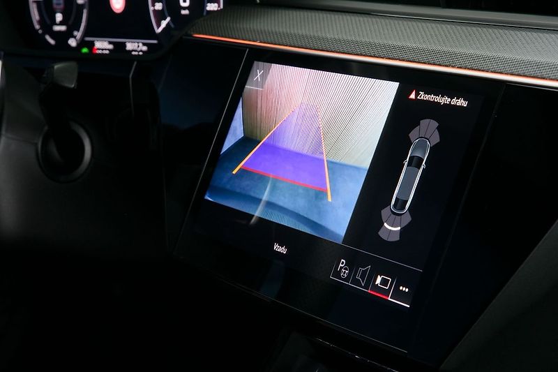 Audi e-tron 55 300kW SB BlackEdit ZÁRUKA - fotka 34 z 48