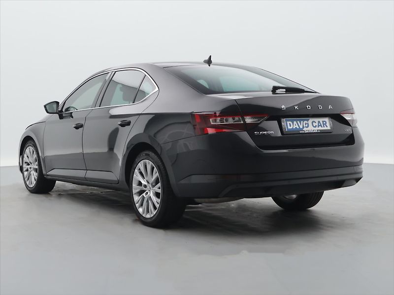 Škoda Superb 2,0 TDI 140kW DSG 4x4 Style CZ - fotka 5 z 32