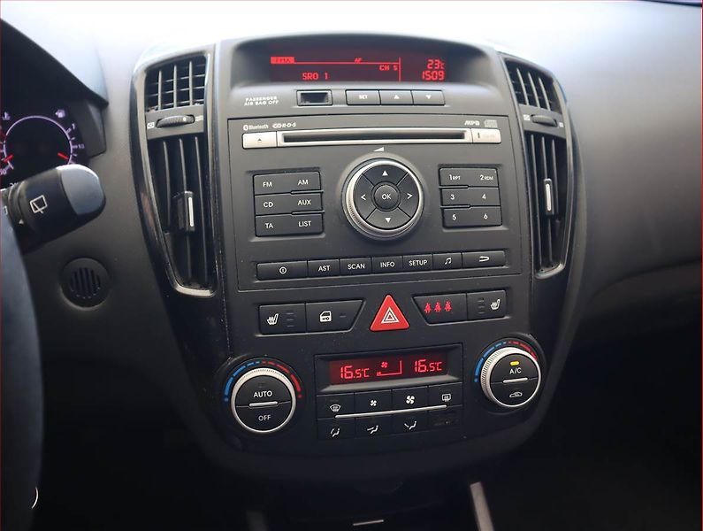 Kia Ceed (2010) 1.6 CVVT, Serv.kniha - fotka 12 z 16