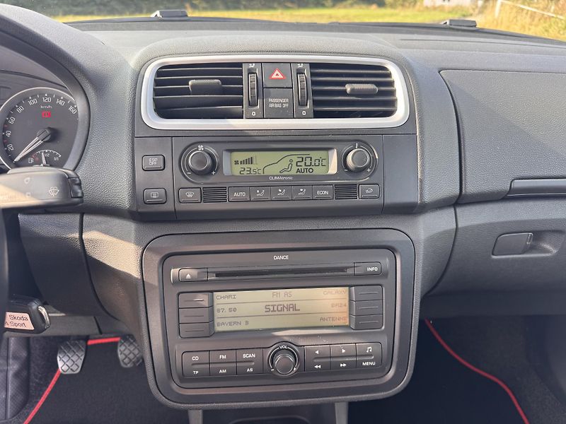 Škoda Fabia 1.4i 63Kw SPORT - fotka 15 z 23