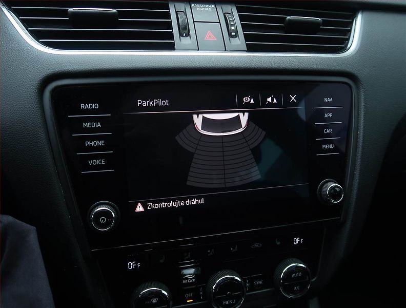 Škoda Octavia (2020) 1.5 TSI, Automat, Kůže, Navi - fotka 19 z 21