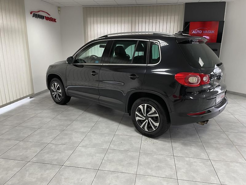 Volkswagen Tiguan 2.0 TDi 4x4 AT ČR SER. WEBASTO - fotka 7 z 24