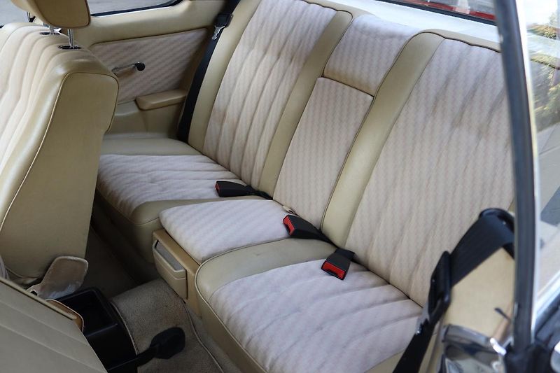 Mercedes-Benz 123 230CE KUPÉ AUTOMAT 100kW - fotka 32 z 48