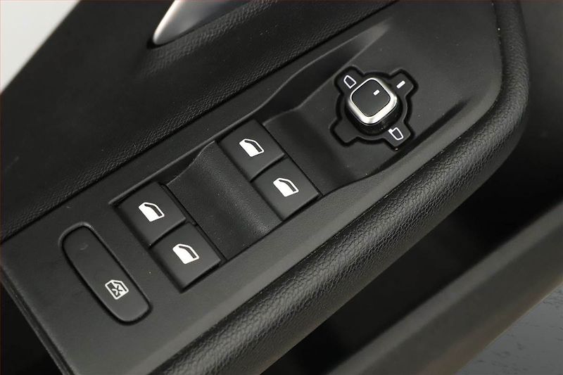 Opel Astra (2023) Edition 1.2 Turbo, Navi - fotka 19 z 19