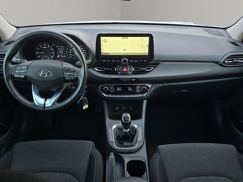 Hyundai i30 (2022) Family Smart 1.5 T-GDi 118kW, - fotka 9 z 26