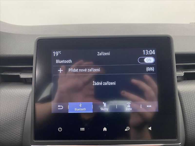 Renault Clio 1,0 TCe 74kw LED 1. maj. ČR - fotka 18 z 26