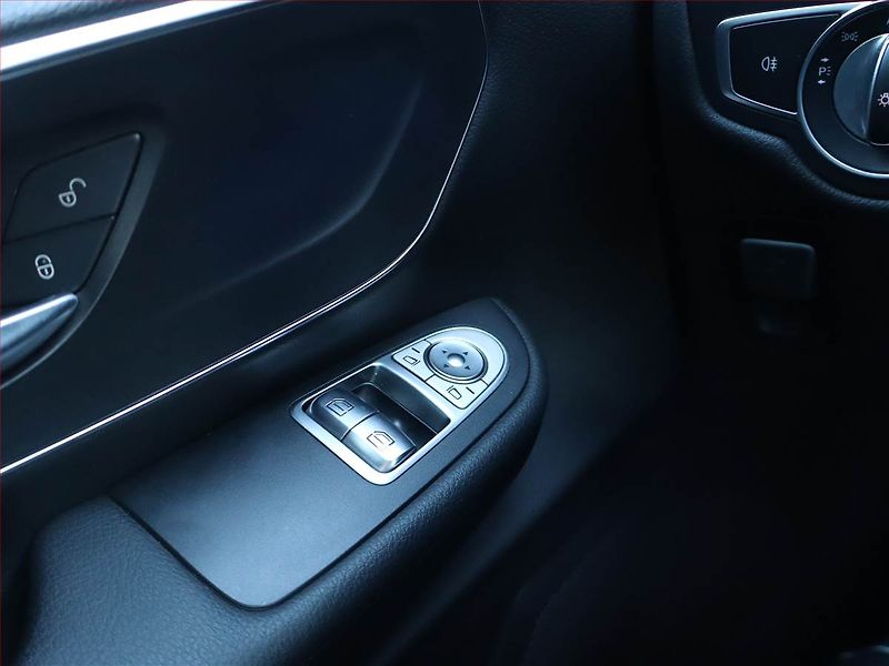 Mercedes-Benz Třídy V (2021) 300 d 4MATIC, SR - fotka 16 z 21