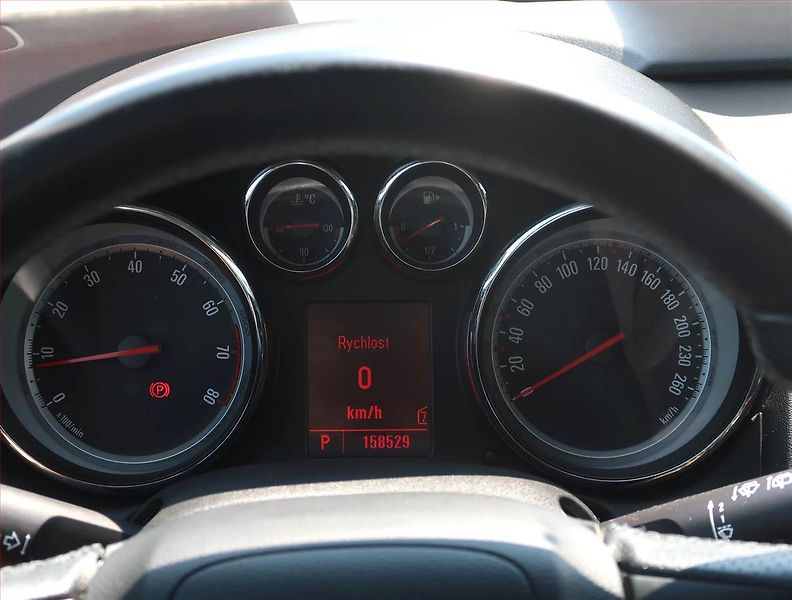 Opel Astra (2011) 1.4 T, Automat, Navi, Xenony - fotka 11 z 20