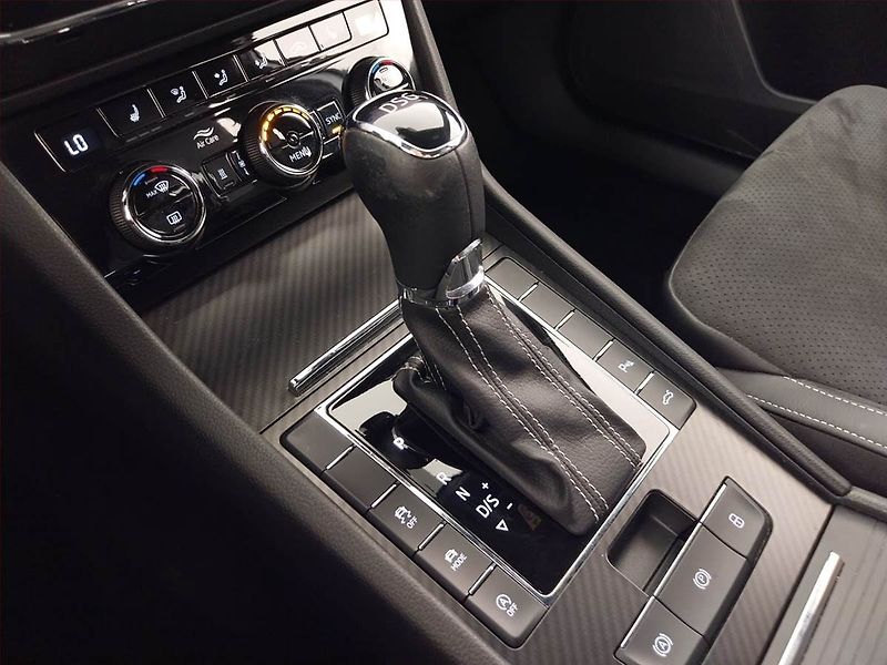 Škoda Superb (2019) Sportline 2.0 TDI - fotka 13 z 25
