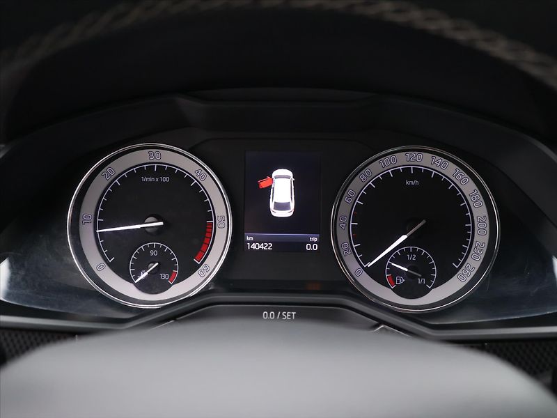 Škoda Superb 2,0 TDI 140kW DSG Sportline - fotka 15 z 28