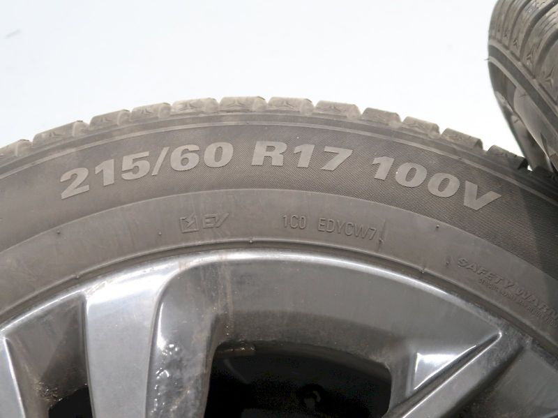 Nissan Qashqai (2021) 1.3DiG-T 103KW TAŽNÉ 360*CAMER - fotka 32 z 33